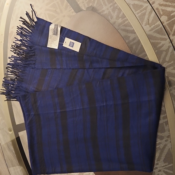 Gap Scarf - Picture 3 of 4